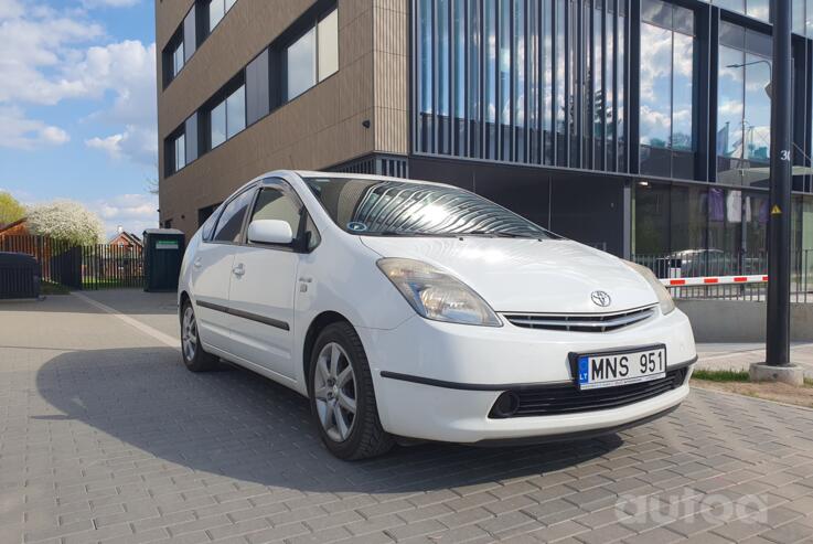 Toyota Prius 2 generation [restyling] (XW20)