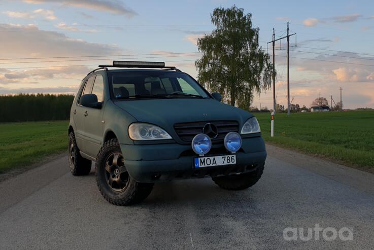 Mercedes-Benz M-Class W163 Crossover 5-doors