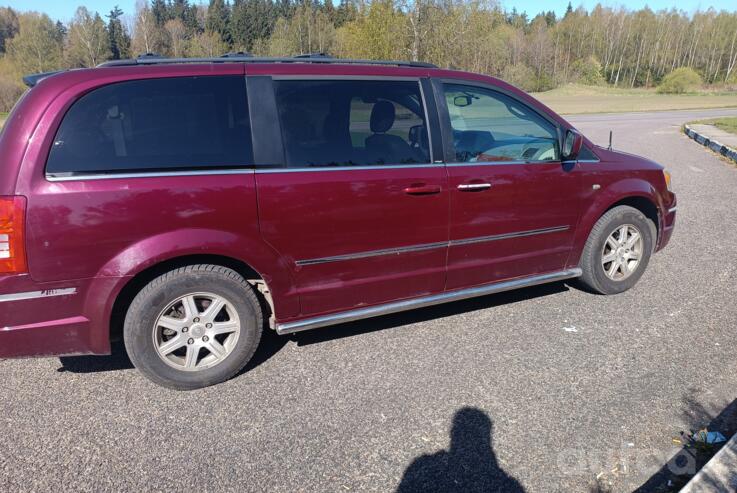 Chrysler Town & Country 5 generation