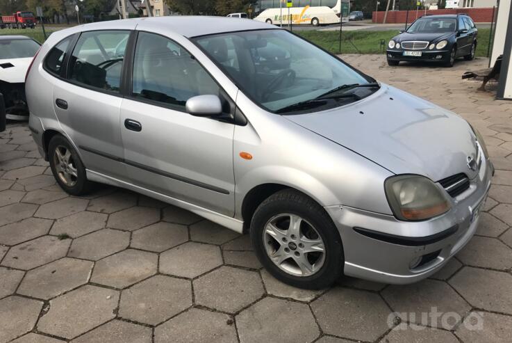 Nissan Almera Tino V10 Minivan
