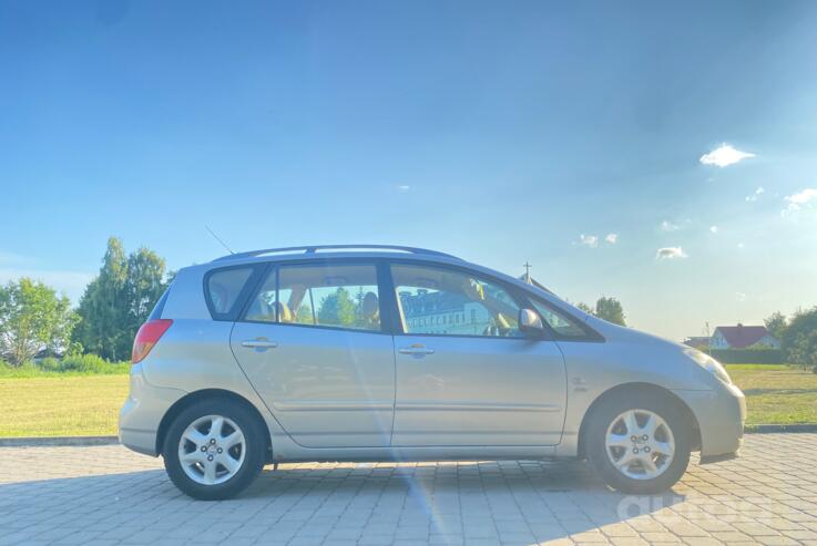 Toyota Corolla Verso 1 generation Minivan