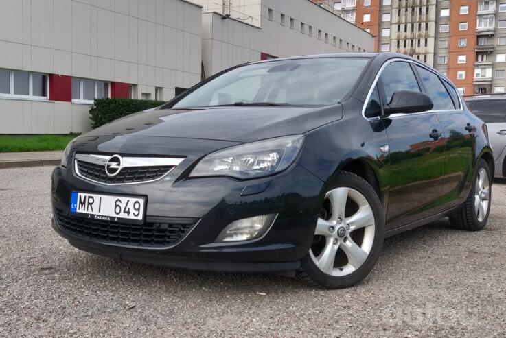 Opel Astra J Hatchback 5-doors
