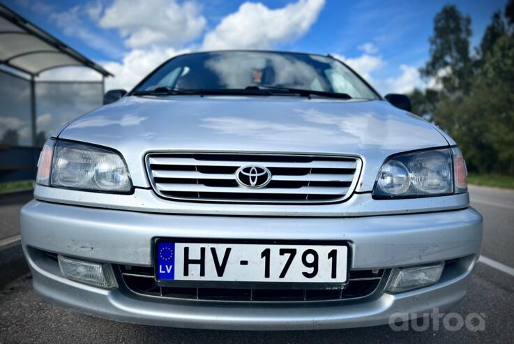 Toyota Picnic 1 generation Minivan