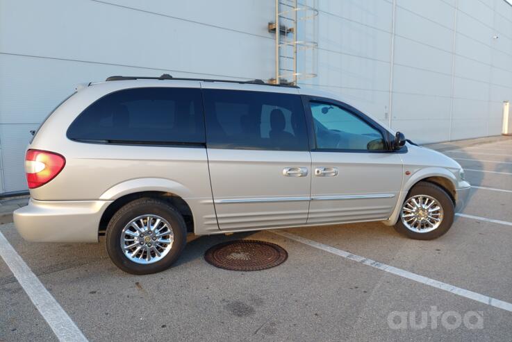 Chrysler Voyager 4 generation Grand minivan 5-doors