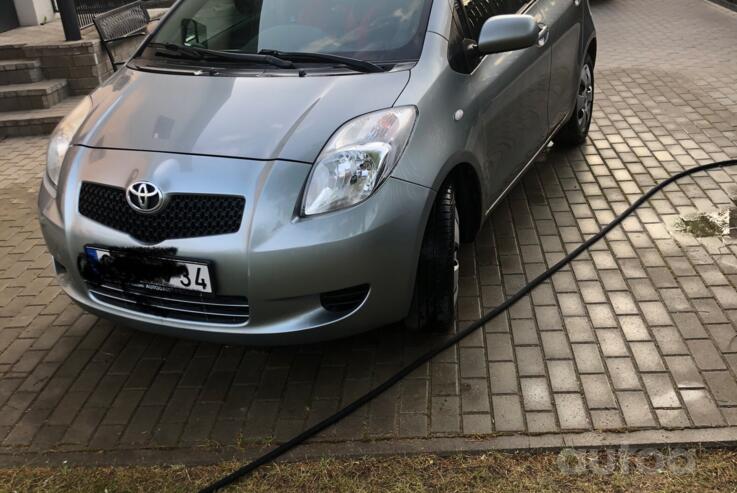 Toyota Yaris 2 generation