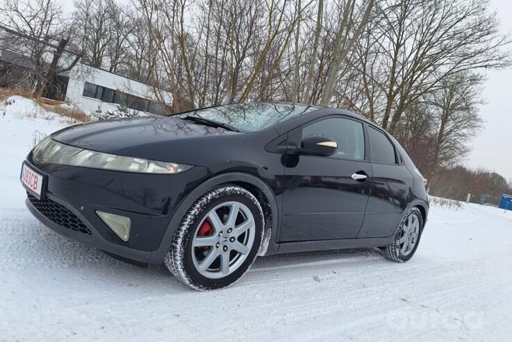 Honda Civic 8 generation Hatchback 5-doors