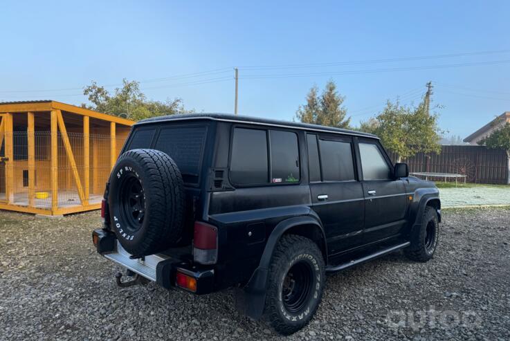 Nissan Patrol Y60 SUV 5-doors