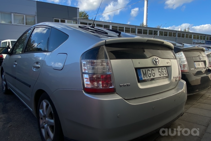 Toyota Prius 2 generation Hatchback