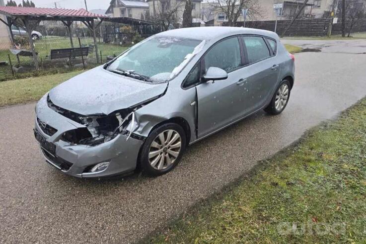 Opel Astra J [restyling] Hatchback 5-doors