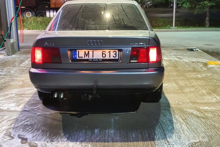 Audi A6 A4/C4 Sedan