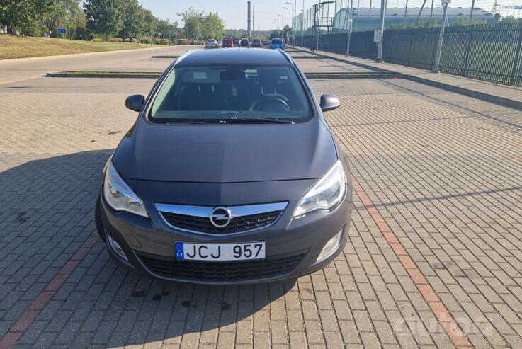 Opel Astra J Sports Tourer wagon