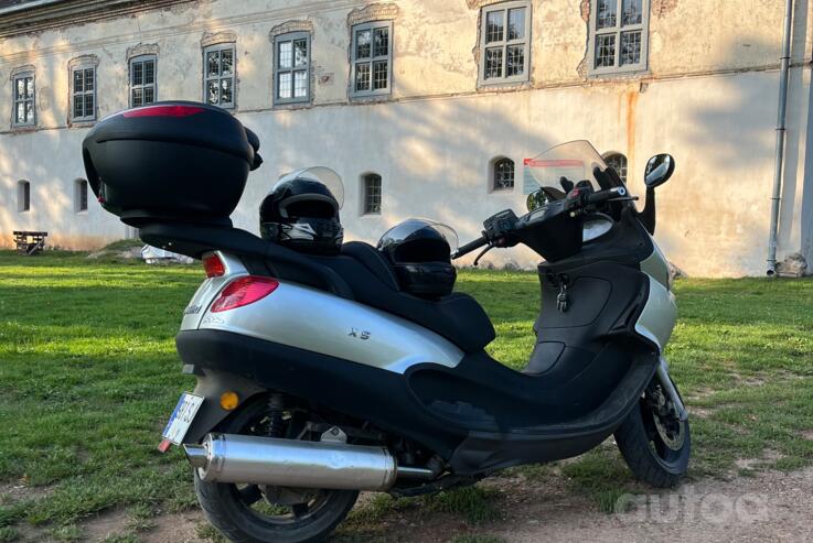 Piaggio X9