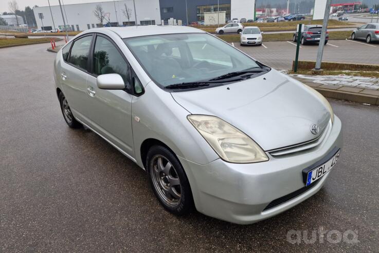 Toyota Prius 2 generation Hatchback