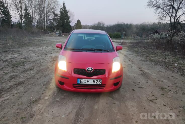 Toyota Yaris 2 generation