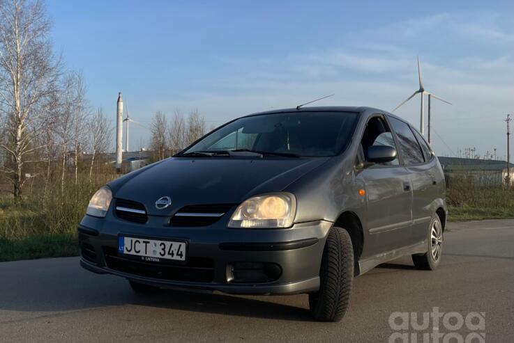 Nissan Almera Tino V10 Minivan