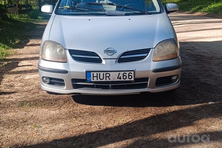 Nissan Almera Tino V10 Minivan