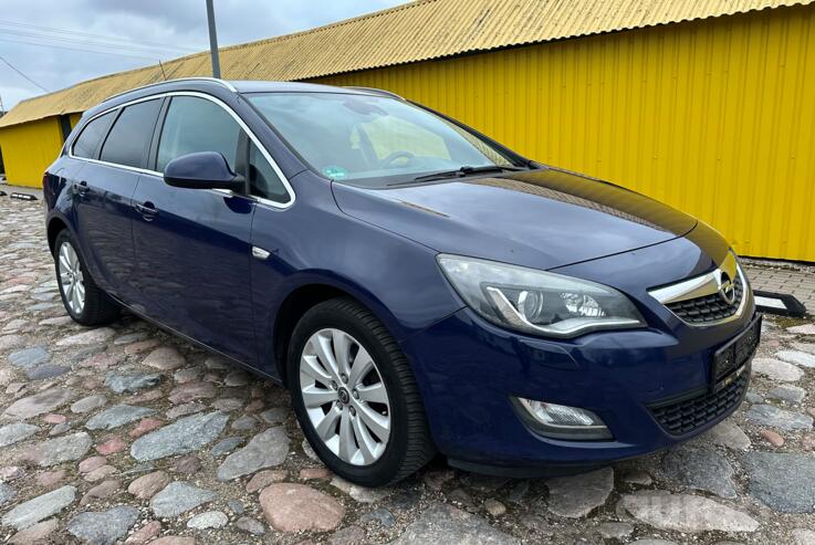 Opel Astra J Sports Tourer wagon