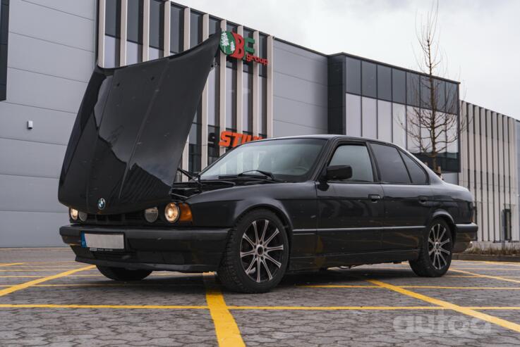 BMW 5 Series E34 Sedan