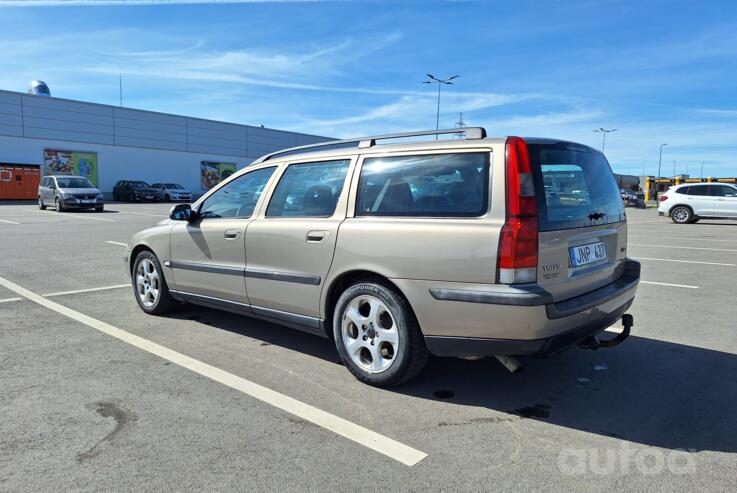 Volvo V70 2 generation wagon