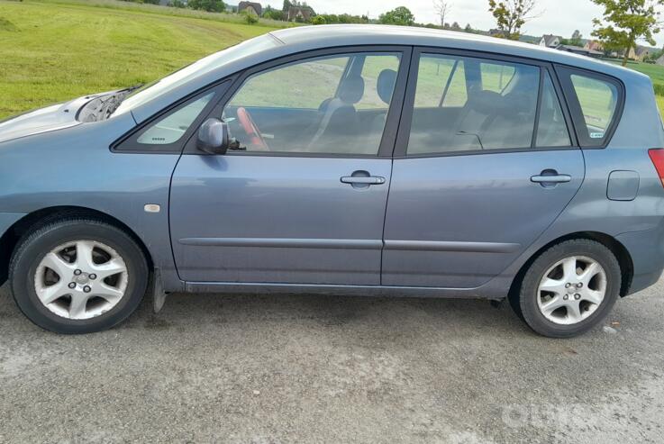 Toyota Corolla Verso 1 generation Minivan