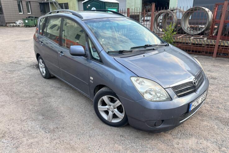 Toyota Corolla Verso 1 generation Minivan