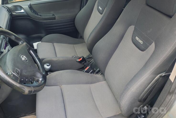 Opel Zafira A [restyling] Minivan 5-doors