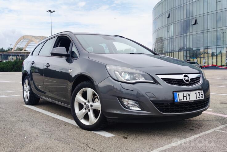 Opel Astra J Sports Tourer wagon