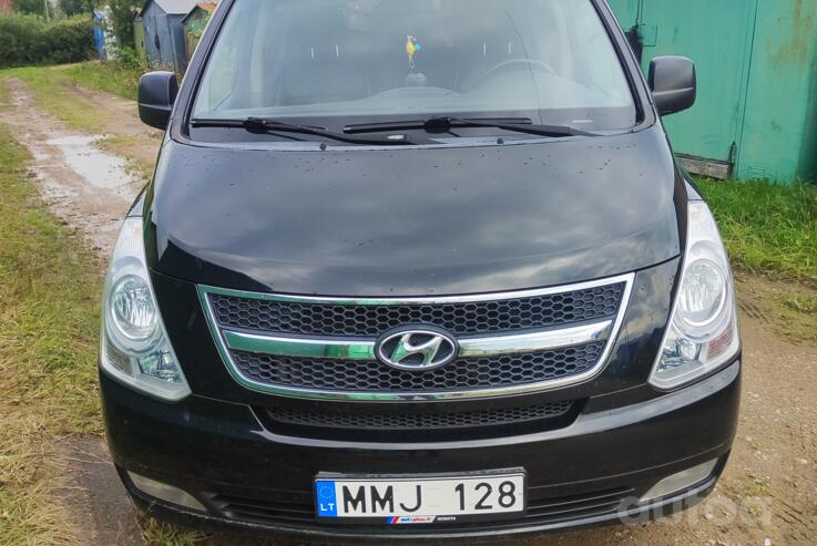 Hyundai H-1 Grand Starex Minivan
