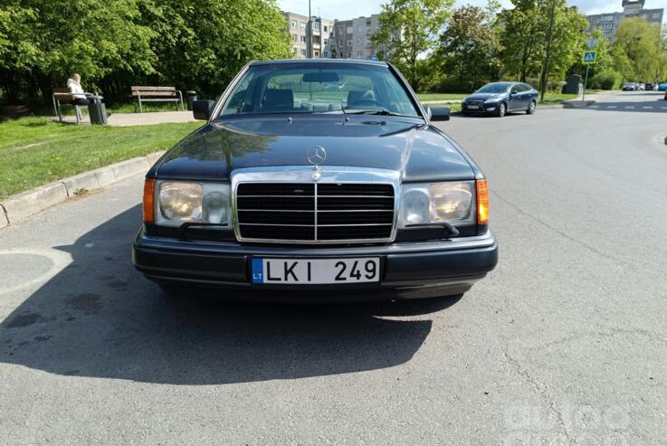 Mercedes-Benz W124 1 generation