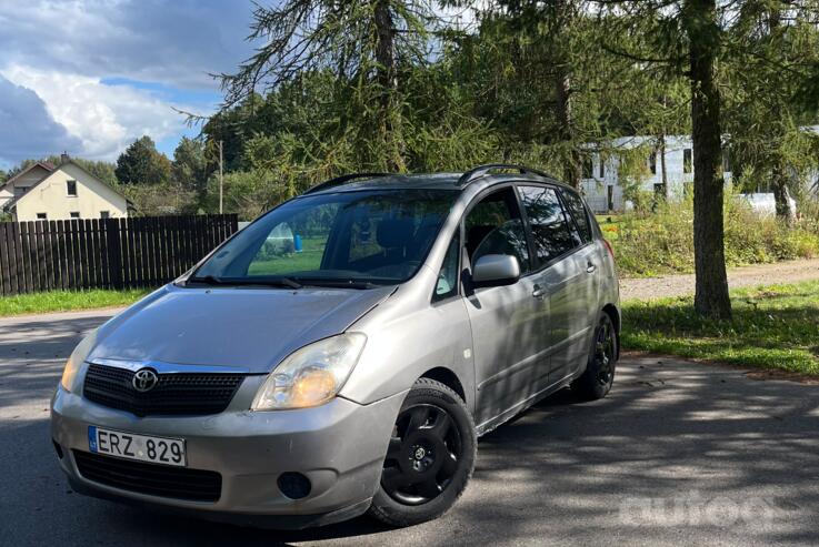 Toyota Corolla Verso 1 generation Minivan