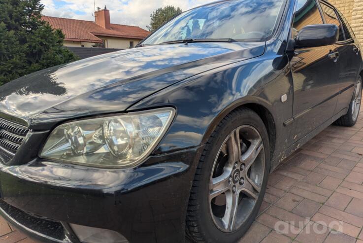 Lexus IS XE10 wagon
