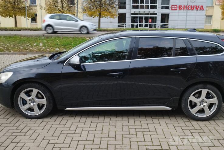 Volvo V60 1 generation wagon