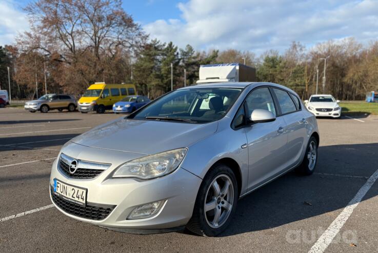 Opel Astra J Hatchback 5-doors