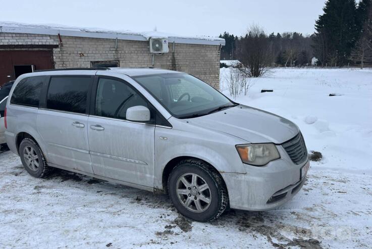 Chrysler Town & Country 5 generation [restyling]