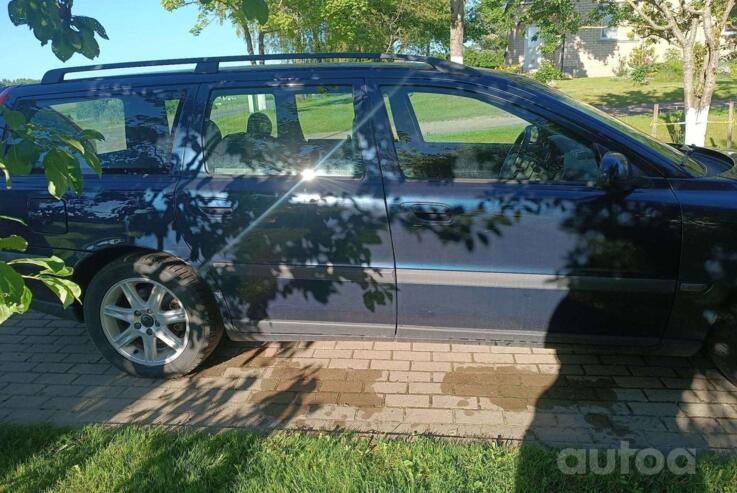 Volvo V70 2 generation wagon