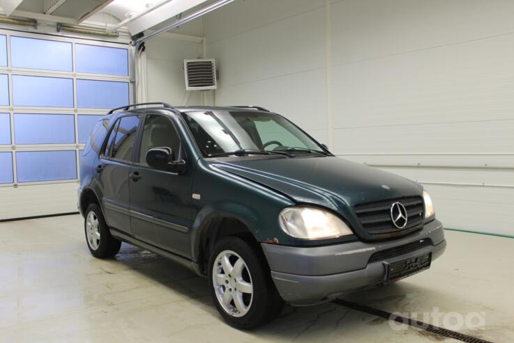 Mercedes-Benz M-Class W163 Crossover 5-doors
