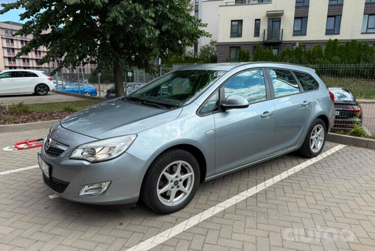 Opel Astra J Sports Tourer wagon