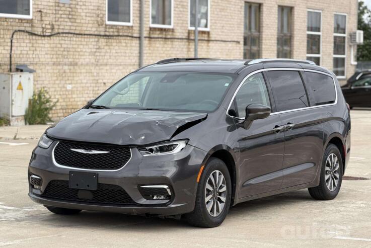 Chrysler Pacifica 2 generation Minivan