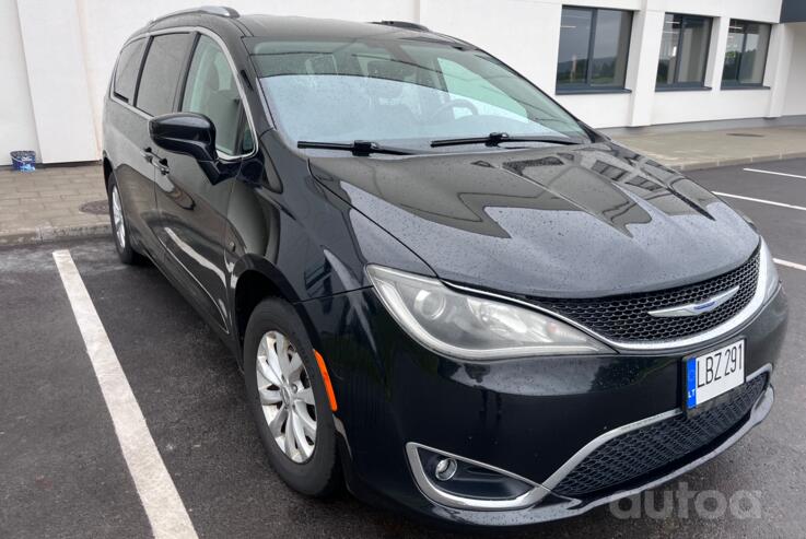 Chrysler Pacifica 2 generation Minivan