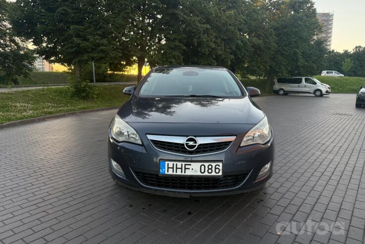 Opel Astra J Hatchback 5-doors