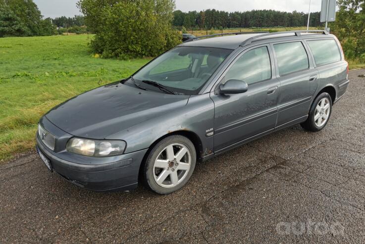 Volvo V70 2 generation wagon