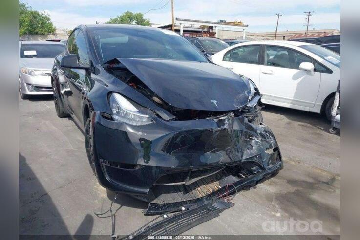 Tesla Model Y 1 generation Crossover
