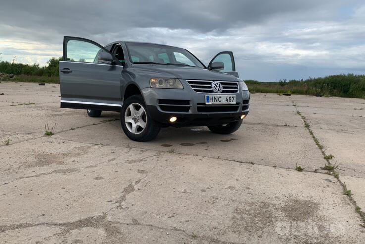 Volkswagen Touareg 1 generation Crossover