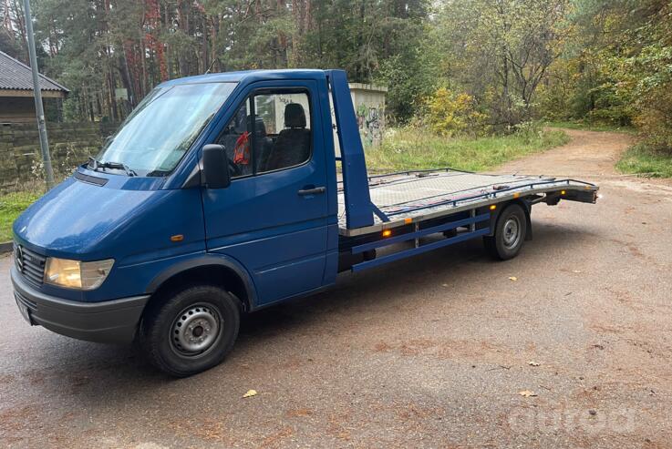 Mercedes-Benz Sprinter First generation