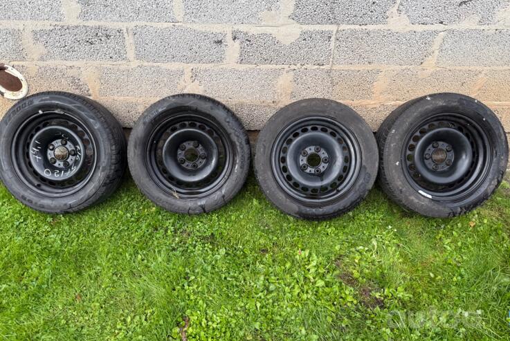 Nezinia, stal tłoczona