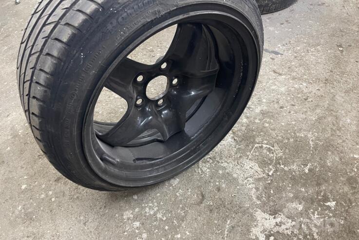 Insignios, stal tłoczona